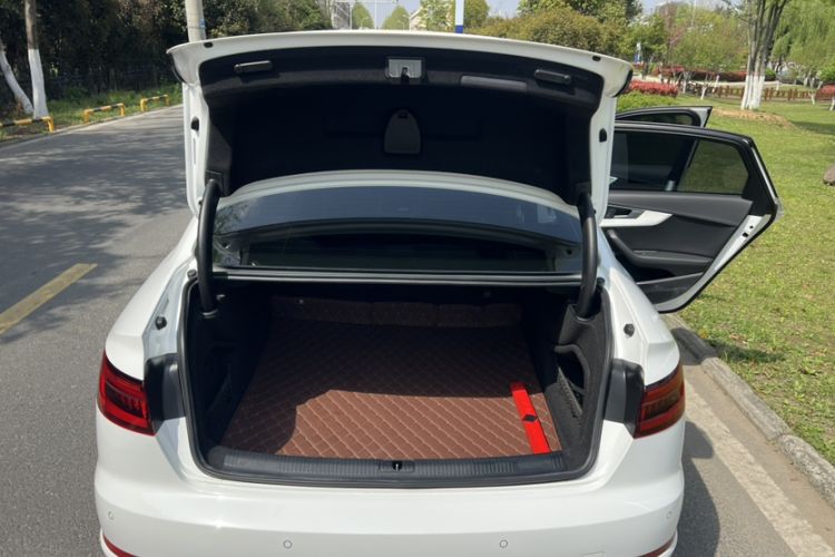 Used Audi A4L 2019 40 TFSI Fashion Edition China VI Emission Standard Interior 1