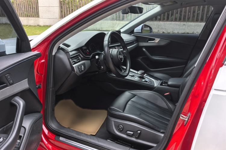 Used Audi A4L 2019 40 TFSI Ambition China VI Interior 1