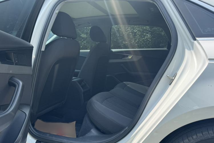 Used Audi A4L 2019 40 TFSI Ambition China VI Interior 1