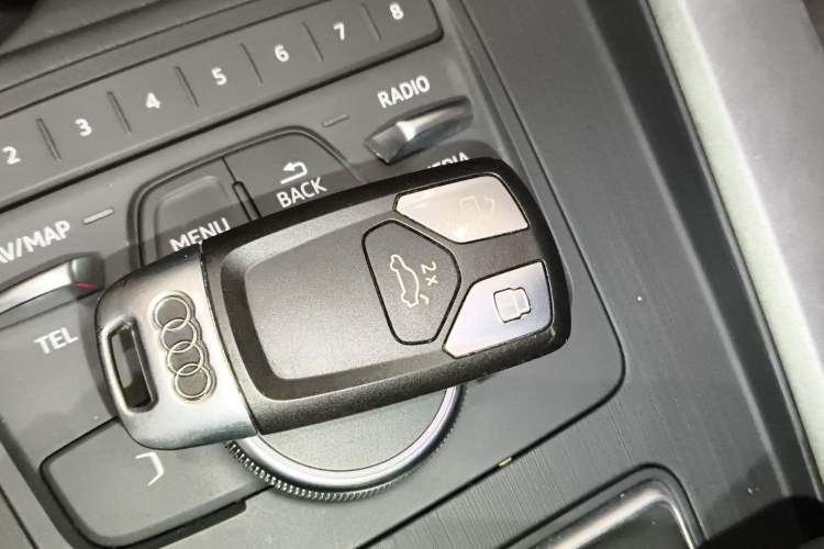 Used Audi A4L 2019 40 TFSI Ambition China VI Interior 1