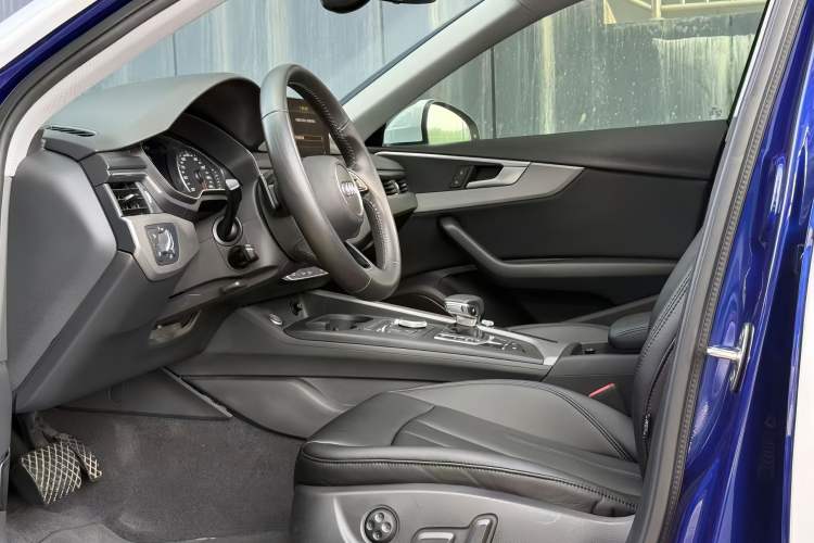 Used Audi A4L 2019 40 TFSI Ambition China VI Interior 1