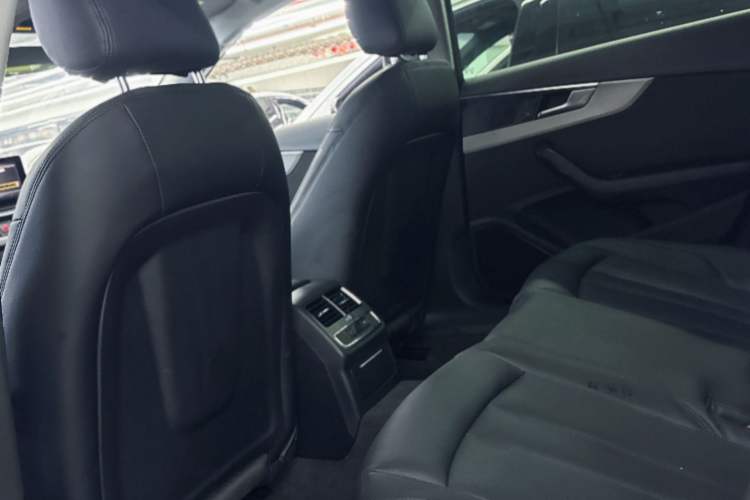 Used Audi A4L 2019 40 TFSI Ambition China VI Interior 1