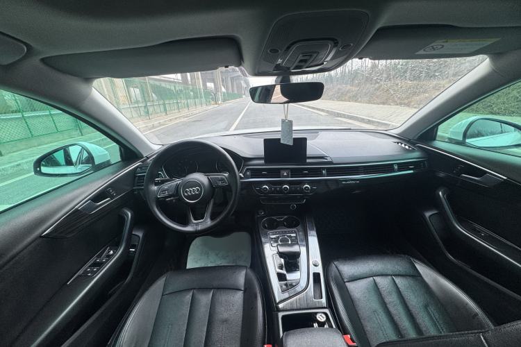 Used Audi A4L 2019 40 TFSI Ambition China VI Interior 1