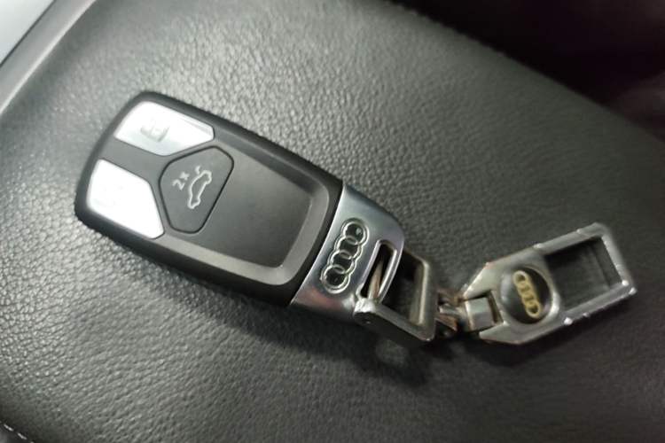Used Audi A4L 2019 40 TFSI Fashion Edition China VI Emission Standard Interior 1