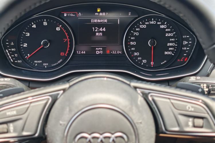 Used Audi A4L 2019 40 TFSI Ambition China VI Interior 1