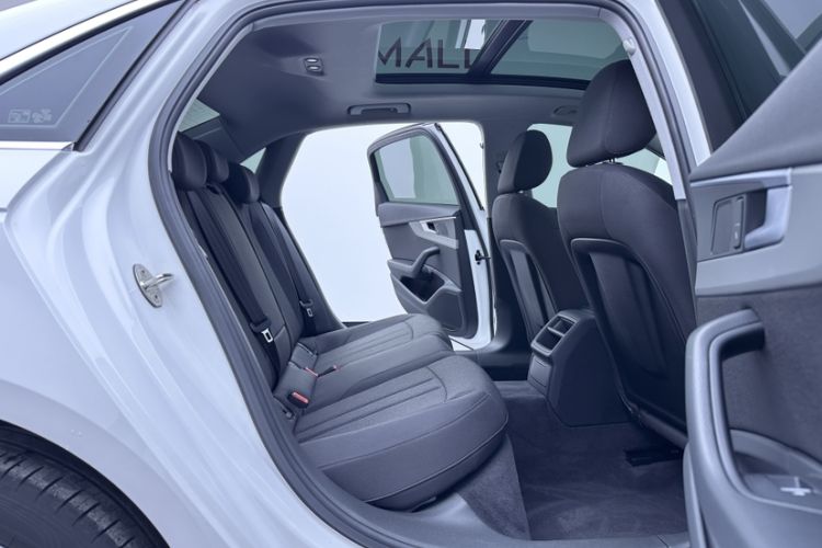 Used Audi A4L 2019 40 TFSI Ambition Version China V Interior 10