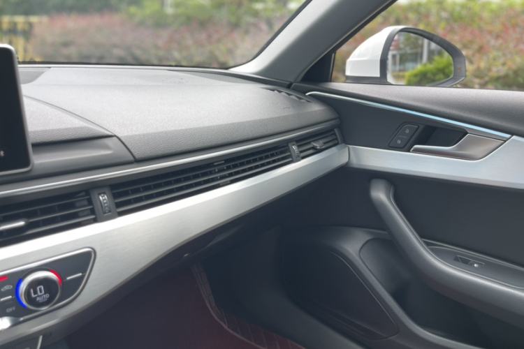 Used Audi A4L 2019 40 TFSI Fashion Edition China VI Emission Standard Interior 11
