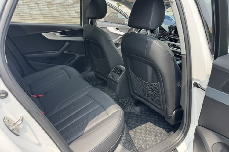 Used Audi A4L 2019 40 TFSI Fashion Edition China VI Emission Standard Interior 11