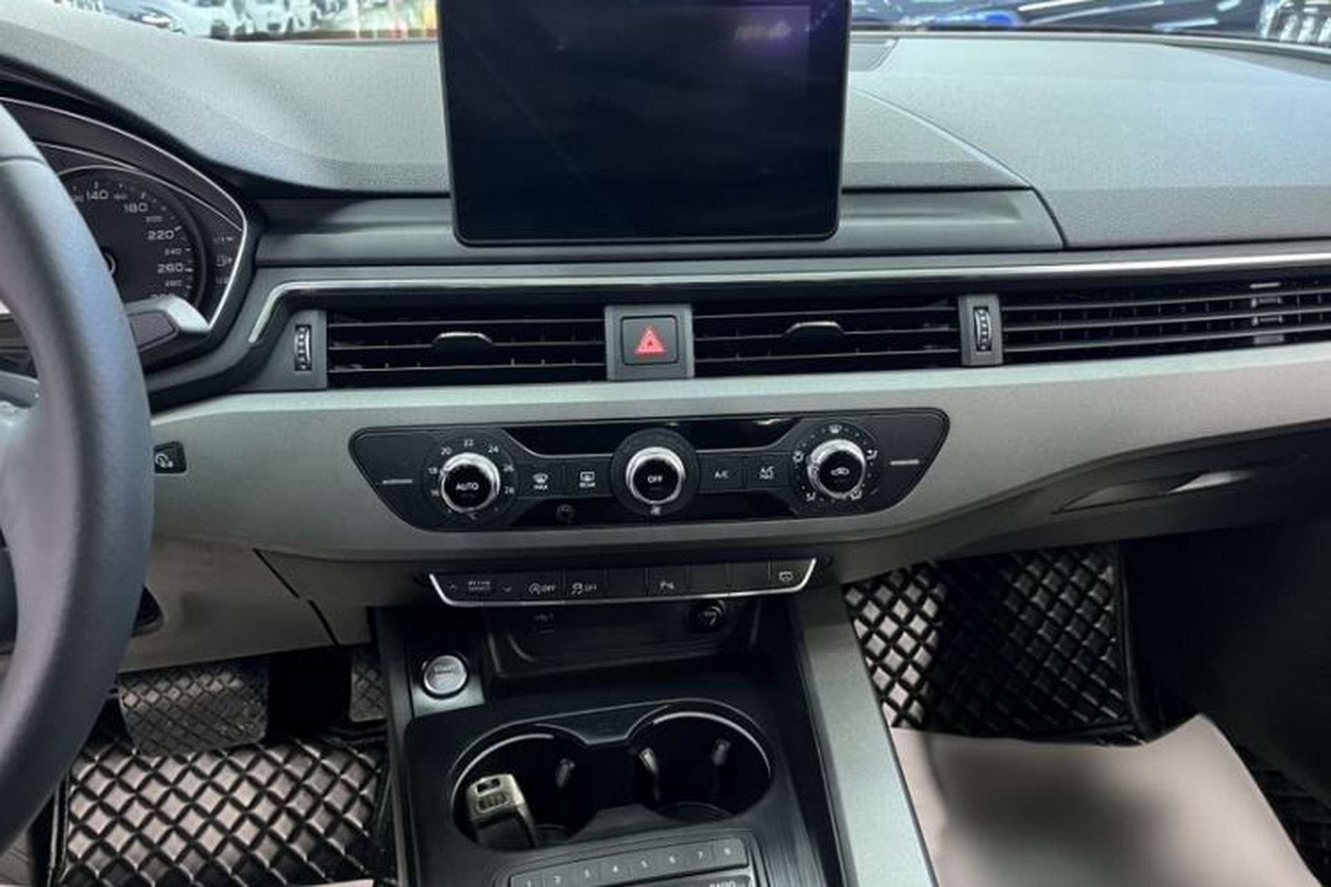 Used Audi A4L 2019 40 TFSI Ambition China VI Interior 2