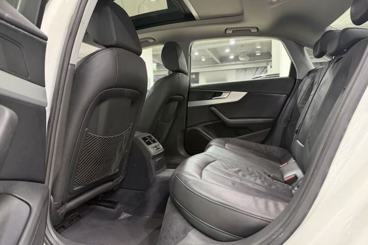 Used Audi A4L 2019 40 TFSI Fashion Edition China VI Emission Standard Interior 2