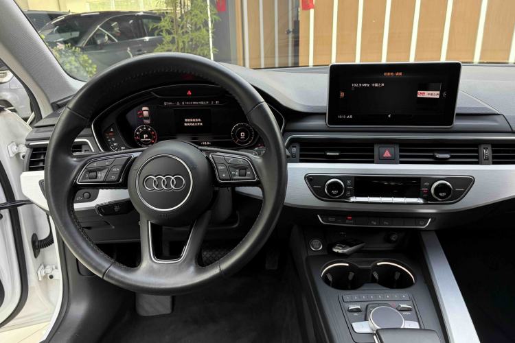 Used Audi A4L 2019 40 TFSI Fashion Edition China VI Emission Standard Interior 2