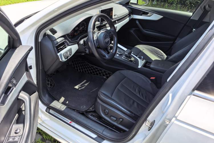Used Audi A4L 2019 40 TFSI Fashion Edition China VI Emission Standard Interior 2