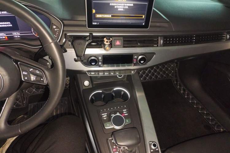 Used Audi A4L 2019 40 TFSI Fashion Version China V Interior 2