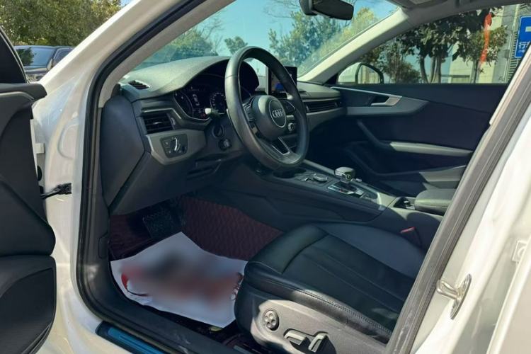 Used Audi A4L 2019 40 TFSI Ambition China VI Interior 2