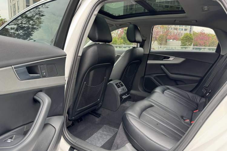 Used Audi A4L 2019 40 TFSI Ambition China VI Interior 2