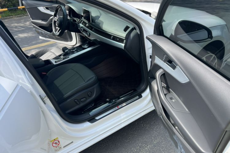 Used Audi A4L 2019 40 TFSI Fashion Edition China VI Emission Standard Interior 2
