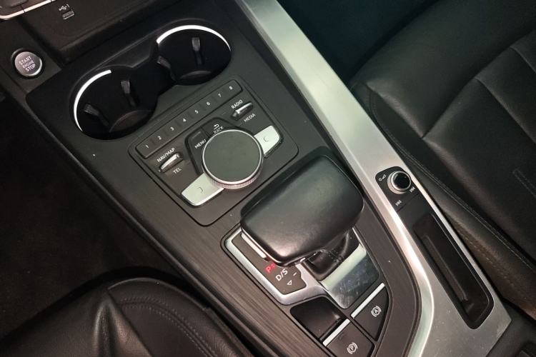 Used Audi A4L 2019 40 TFSI Fashion Edition China VI Emission Standard Interior 2