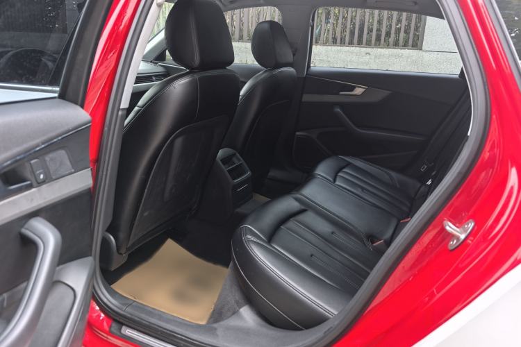 Used Audi A4L 2019 40 TFSI Ambition China VI Interior 2