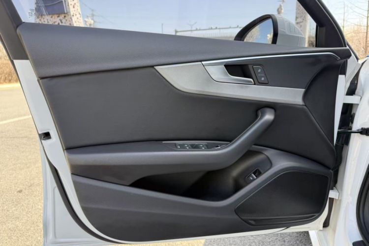 Used Audi A4L 2019 40 TFSI Ambition China VI Interior 2