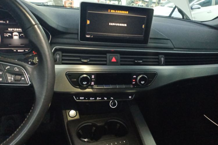 Used Audi A4L 2019 40 TFSI Fashion Edition China VI Emission Standard Interior 2