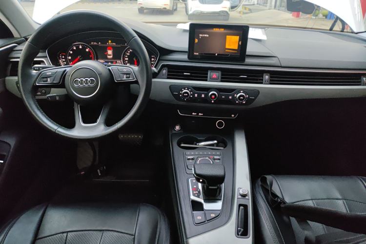 Used Audi A4L 2019 35 TFSI Ambition China VI Interior 2