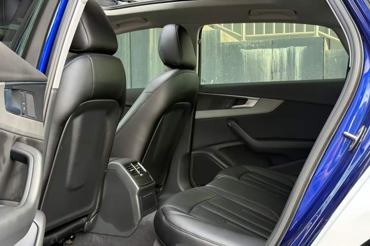 Used Audi A4L 2019 40 TFSI Ambition China VI Interior 2