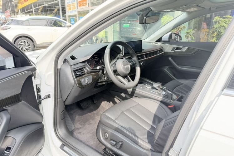Used Audi A4L 2019 40 TFSI Ambition China VI Interior 2