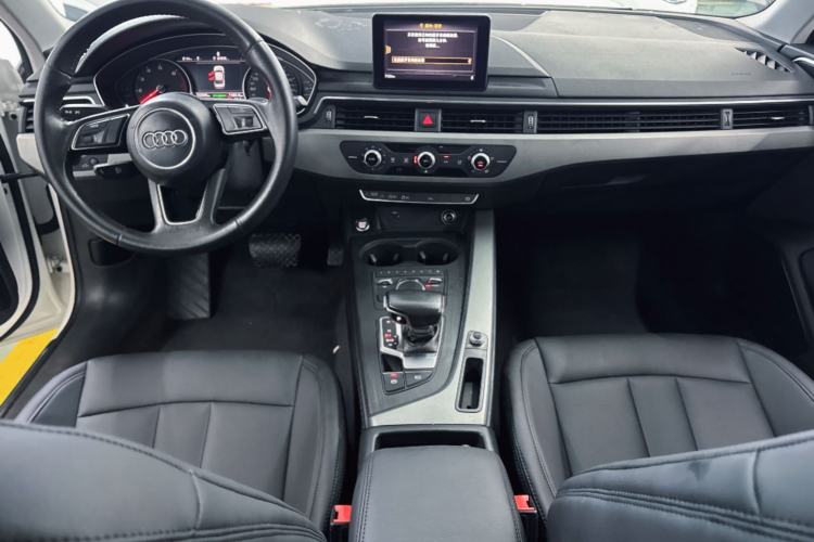 Used Audi A4L 2019 40 TFSI Ambition China VI Interior 2