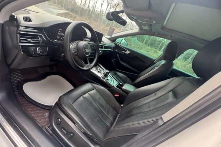 Used Audi A4L 2019 40 TFSI Ambition China VI Interior 2