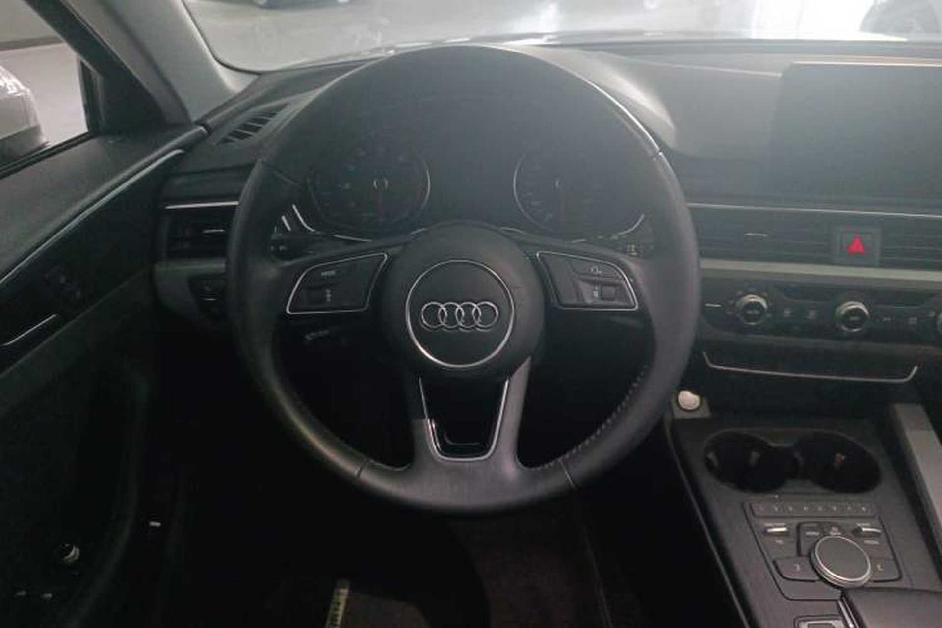 Used Audi A4L 2019 40 TFSI Ambition China VI Interior 2