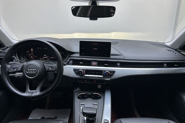 Used Audi A4L 2019 40 TFSI Fashion Edition China VI Emission Standard Interior 2