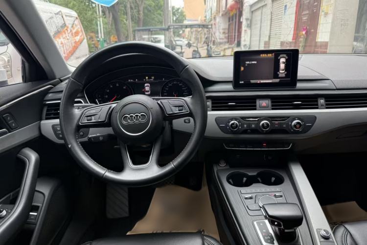 Used Audi A4L 2019 40 TFSI Ambition China VI Interior 2