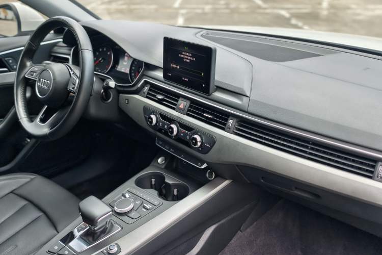 Used Audi A4L 2019 40 TFSI Ambition China VI Interior 2