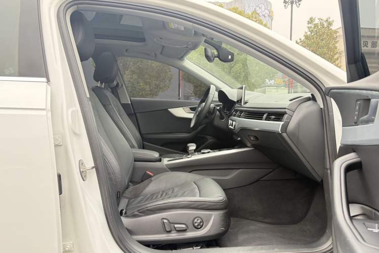 Used Audi A4L 2019 40 TFSI Fashion Edition China VI Emission Standard Interior 3