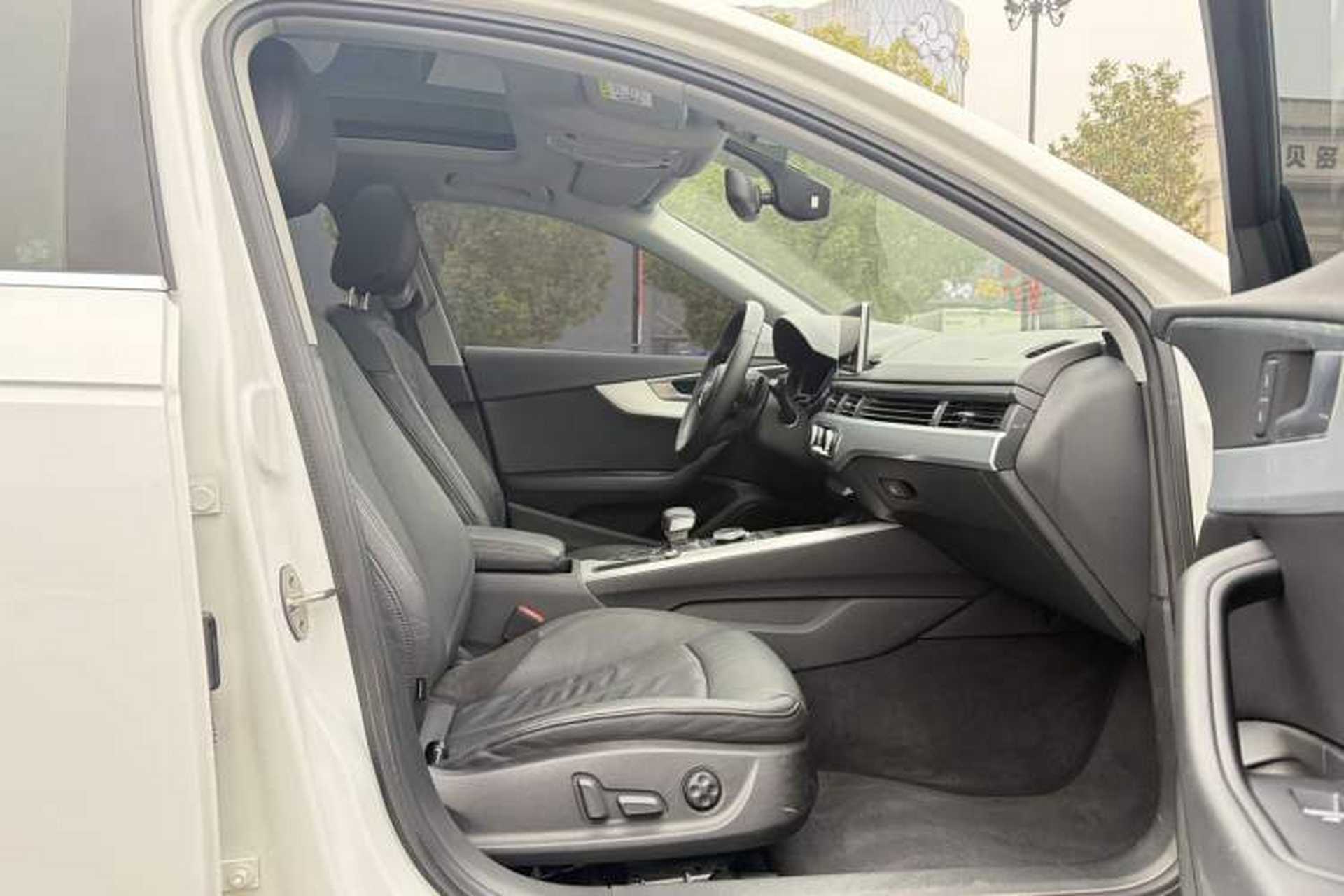 Used Audi A4L 2019 40 TFSI Fashion Edition China VI Emission Standard Interior 3
