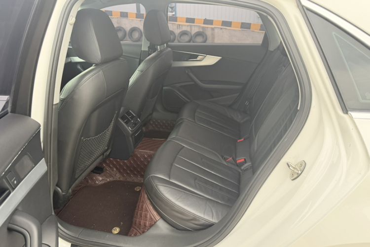 Used Audi A4L 2019 40 TFSI Fashion Edition China VI Emission Standard Interior 3