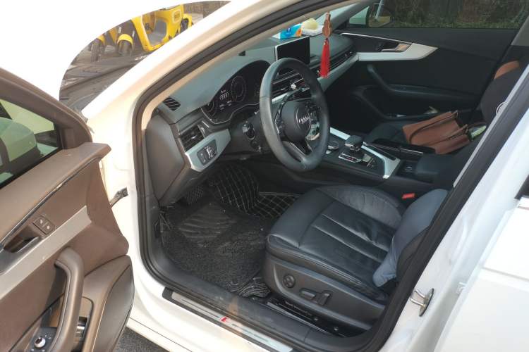 Used Audi A4L 2019 40 TFSI Fashion Edition China VI Emission Standard Interior 3