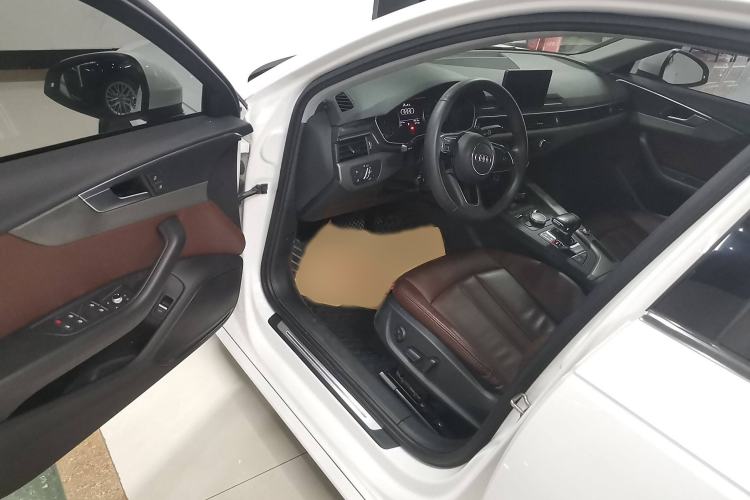Used Audi A4L 2019 40 TFSI Ambition China VI Interior 3