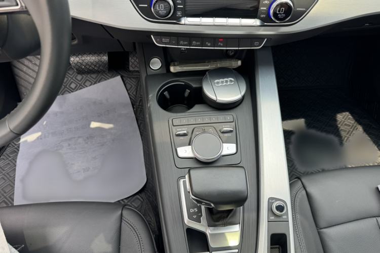 Used Audi A4L 2019 40 TFSI Fashion Edition China VI Emission Standard Interior 3