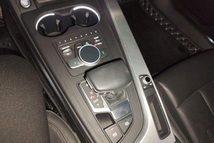 Used Audi A4L 2019 40 TFSI Fashion Version China V Interior 3