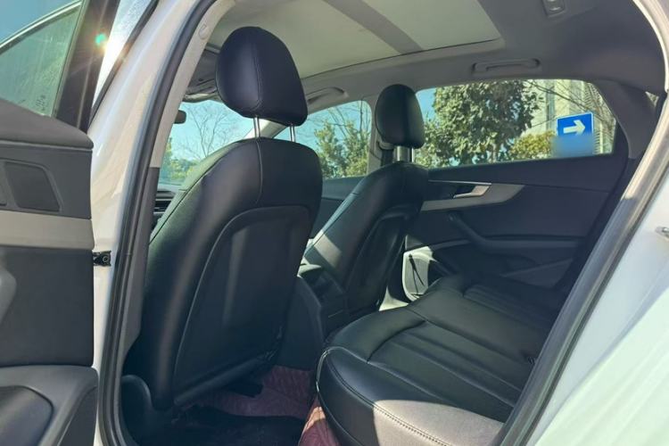 Used Audi A4L 2019 40 TFSI Ambition China VI Interior 3