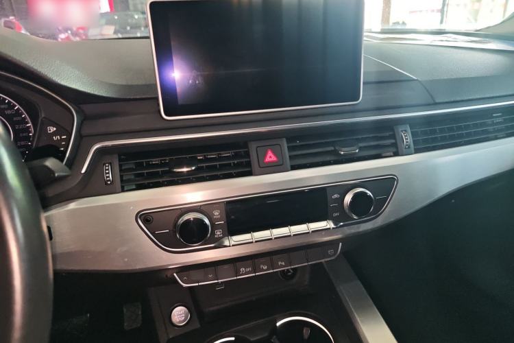 Used Audi A4L 2019 40 TFSI Fashion Edition China VI Emission Standard Interior 3