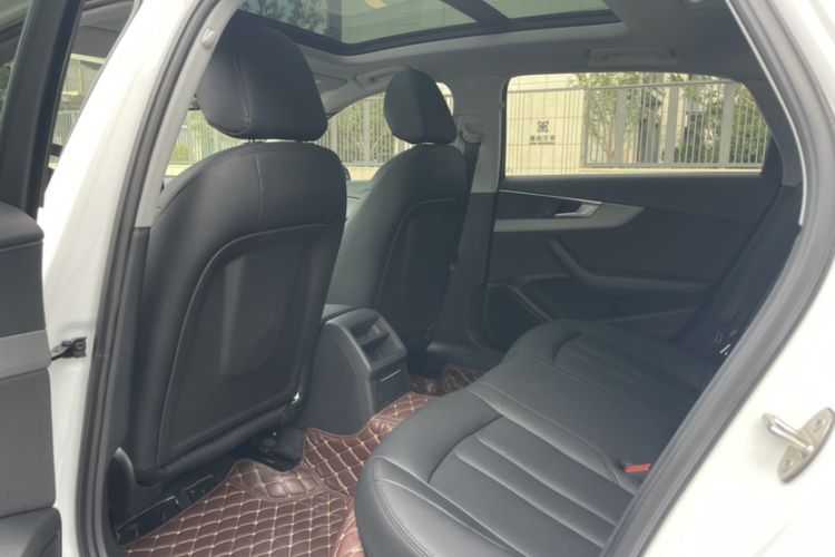 Used Audi A4L 2019 40 TFSI Ambition China VI Interior 3