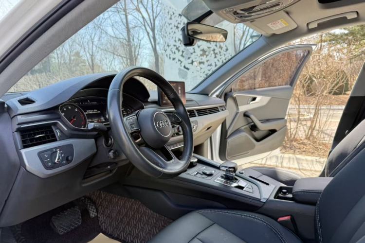 Used Audi A4L 2019 40 TFSI Ambition China VI Interior 3