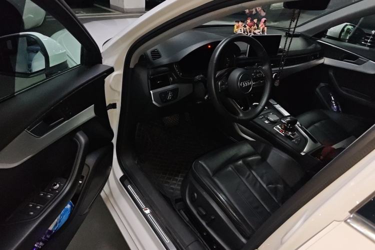 Used Audi A4L 2019 40 TFSI Fashion Edition China VI Emission Standard Interior 3