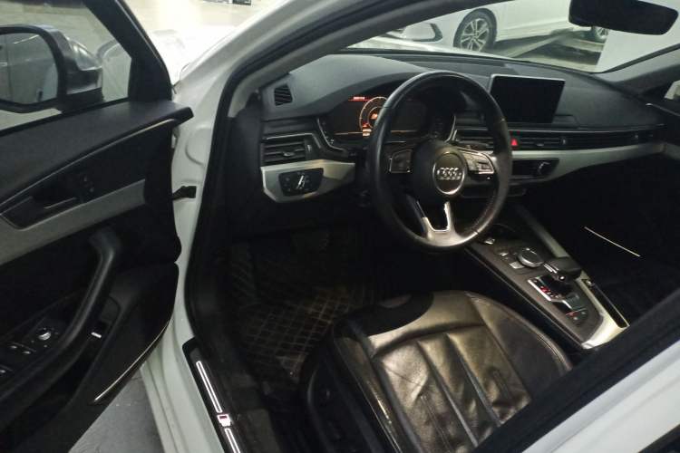 Used Audi A4L 2019 40 TFSI Fashion Edition China VI Emission Standard Interior 3