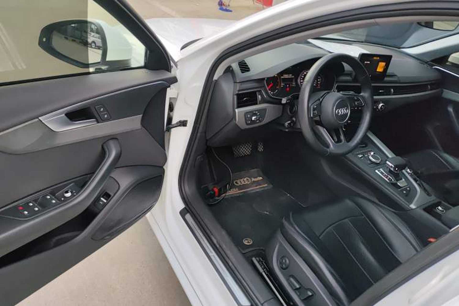 Used Audi A4L 2019 35 TFSI Ambition China VI Interior 3
