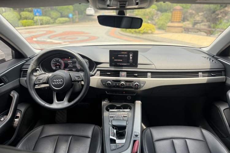 Used Audi A4L 2019 40 TFSI Ambition China VI Interior 3
