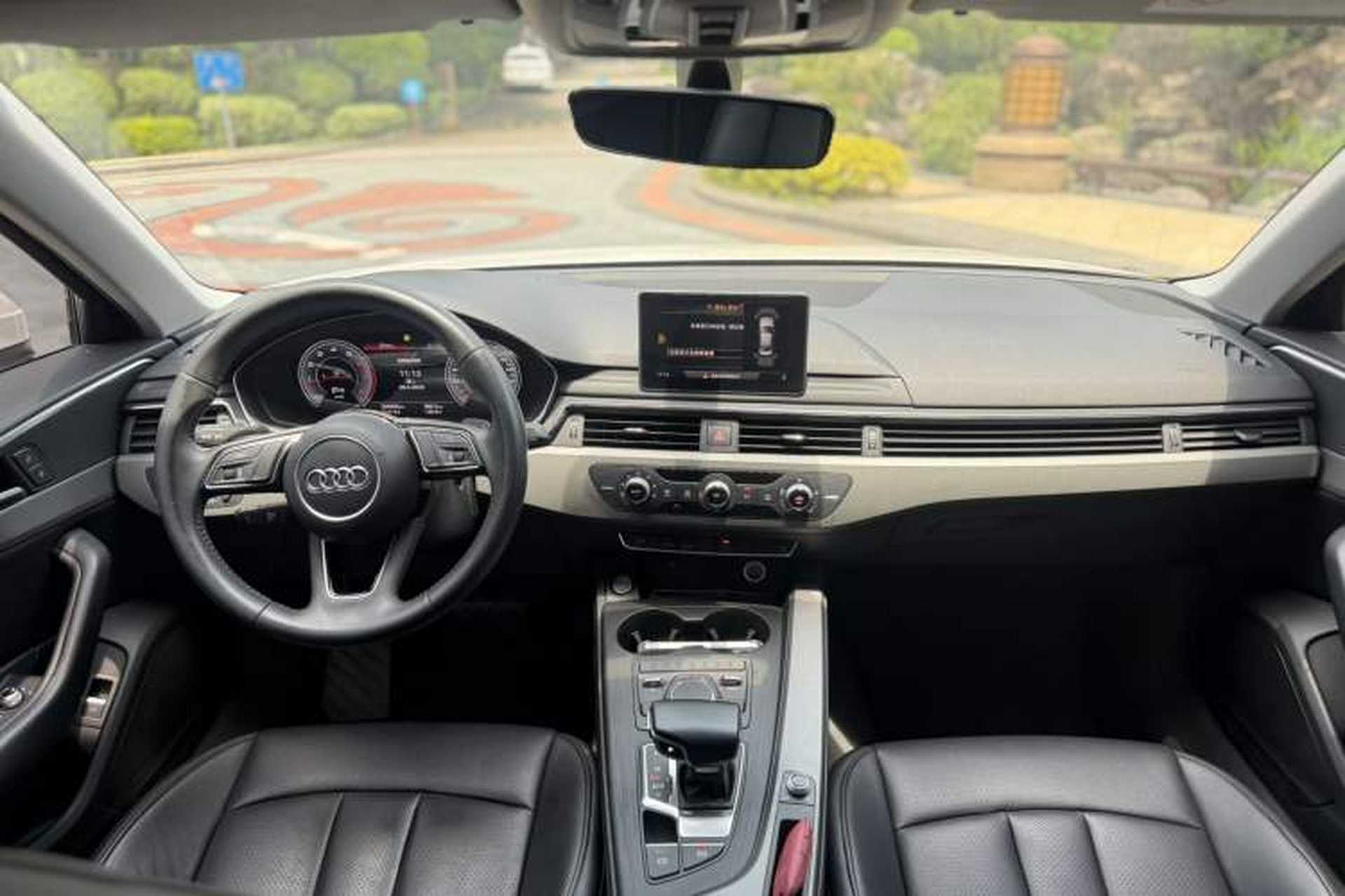 Used Audi A4L 2019 40 TFSI Ambition China VI Interior 3