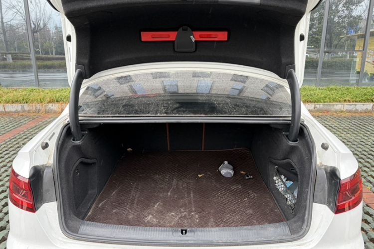 Used Audi A4L 2019 40 TFSI Ambition China VI Interior 3